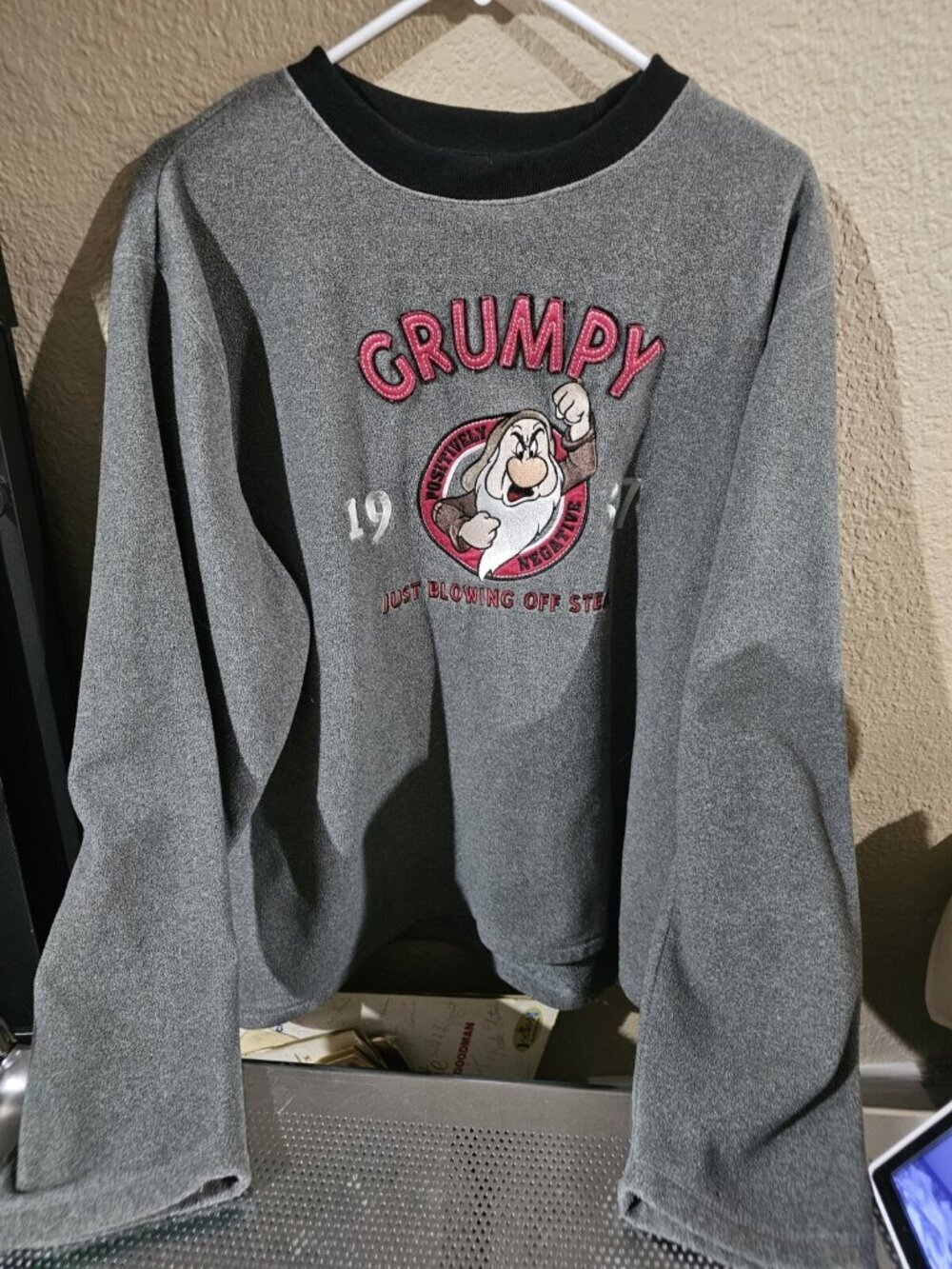 Disney Store Grumpy Dwarf Fleece Grey Sweatshirt Size Large Embroidered Vintage